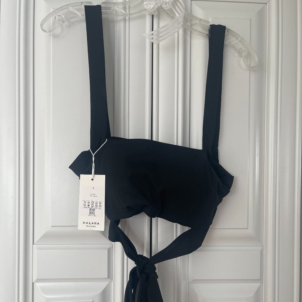 HALARA SPORTS BRA WITH WRAP STRAPS (1099) SZ LARGE. NWT. BLACK. BUILT IN BRA.
